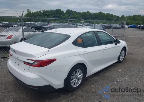 2025 Toyota Camry Le z USA, uszkodzony, nr VIN 4T1DAACK2SU072326